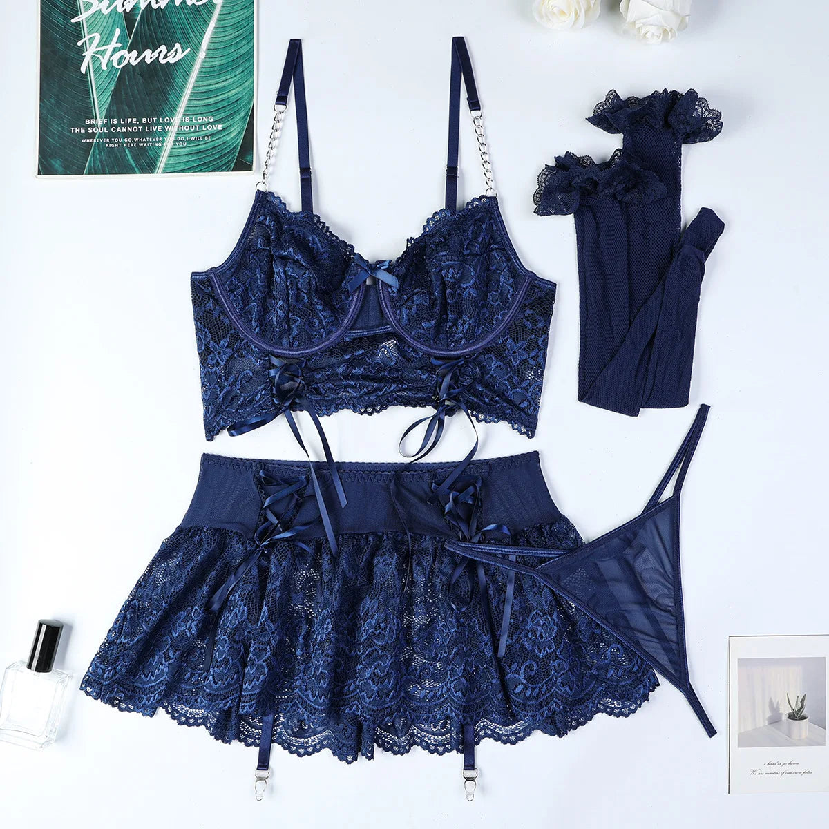 Ensemble de lingerie en dentelle Stella avec mini-jupe