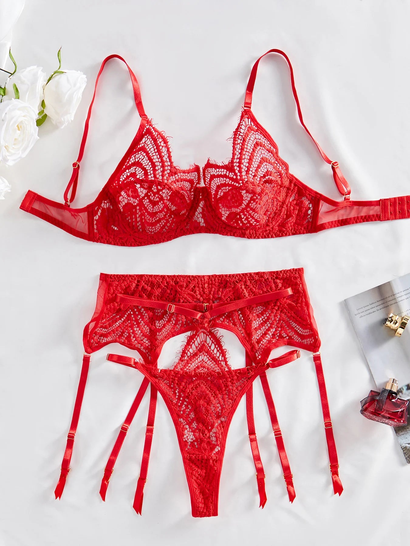 Conjunto de lingerie vermelha Elain com acabamento bordado